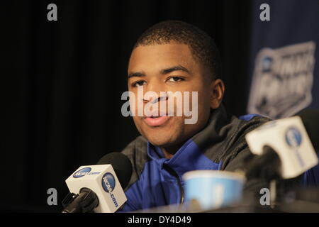 City, Florida, USA. 6. April 2014. OCTAVIO JONES | Zeiten. Universität von Kentucky Wildcats vorwärts Aaron Harrison nimmt Fragen während einer Pressekonferenz im AT&T Stadium in Arlington, Texas am Sonntag, 6. April 2014. Kentucky wird am Montag der University of Connecticut in der NCAA Division Meisterschaft stellen. Bildnachweis: Octavio Jones/Tampa Bucht Times/ZUMAPRESS.com/Alamy Live-Nachrichten Stockfoto