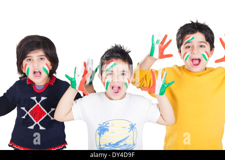 Indische Kultur Kinder mit Flagge Stockfoto