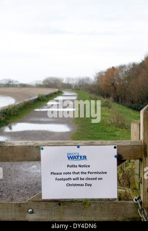 Bristol-Wasserzeichen, höfliche beachten Sie Beratung, die freizügige Fußweg am Weihnachtstag, 13. Dezember 2013 geschlossen ist Stockfoto