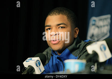 City, Florida, USA. 6. April 2014. OCTAVIO JONES | Zeiten. Universität von Kentucky Wildcats vorwärts Aaron Harrison nimmt Fragen während einer Pressekonferenz im AT&T Stadium in Arlington, Texas am Sonntag, 6. April 2014. Kentucky wird am Montag der University of Connecticut in der NCAA Division Meisterschaft stellen. Bildnachweis: Octavio Jones/Tampa Bucht Times/ZUMAPRESS.com/Alamy Live-Nachrichten Stockfoto