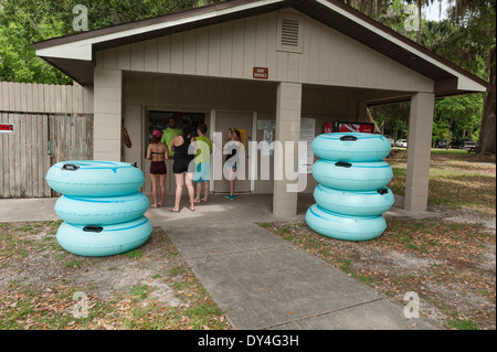 DeLeon Springs State Park Florida Vermietung von Tretbooten, Kanus, Kajaks und Röhren. Stockfoto