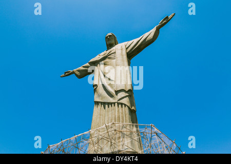Christus der Erlöser Rio De Janeiro mit strahlend blauen Himmel im Hintergrund Stockfoto