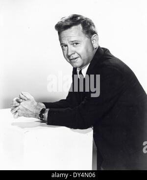 Datei. 6. April 2014. MICKEY ROONEY, einer der längsten pragmatisierte Schauspieler in der Filmgeschichte, starb am Sonntag im Alter von 93 Jahren. Rooney erschien in mehr als 300 Filme von Stummfilmen in den 1920er Jahren zu aktuellen Blockbustern wie "The Muppets" und "Nachts im Museum." Der Schauspieler, der etwas mehr als fünf Fuß hoch stand, erreichte seine größten Film-Erfolge mit MGM während der 1930er und 1940er Jahren, singen und tanzen, seine jungenhafte Aufbrausen trug ihn zur Abendkasse Höhen. Rooney war acht Mal verheiratet, darunter Ava Gardner von 1942 bis 1943. Er heiratete Jan Chamberlain im Jahr 1978 und sie konsequent perf Stockfoto