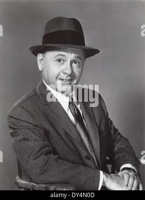 Datei. 6. April 2014. MICKEY ROONEY, einer der längsten pragmatisierte Schauspieler in der Filmgeschichte, starb am Sonntag im Alter von 93 Jahren. Rooney erschien in mehr als 300 Filme von Stummfilmen in den 1920er Jahren zu aktuellen Blockbustern wie "The Muppets" und "Nachts im Museum." Der Schauspieler, der etwas mehr als fünf Fuß hoch stand, erreichte seine größten Film-Erfolge mit MGM während der 1930er und 1940er Jahren, singen und tanzen, seine jungenhafte Aufbrausen trug ihn zur Abendkasse Höhen. Rooney war acht Mal verheiratet, darunter Ava Gardner von 1942 bis 1943. Er heiratete Jan Chamberlain im Jahr 1978 und sie konsequent perf Stockfoto