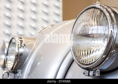 Tatra 87 Fahrzeug ausgestellt in der Design-Abteilung in der Pinakothek der Moderne in München Stockfoto