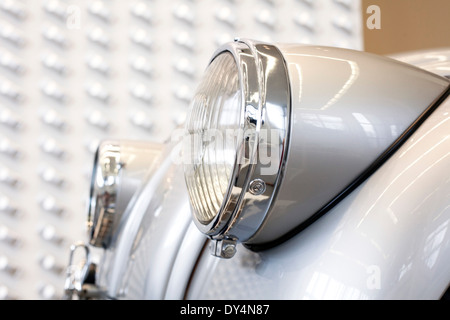 Tatra 87 Fahrzeug ausgestellt in der Design-Abteilung in der Pinakothek der Moderne in München Stockfoto