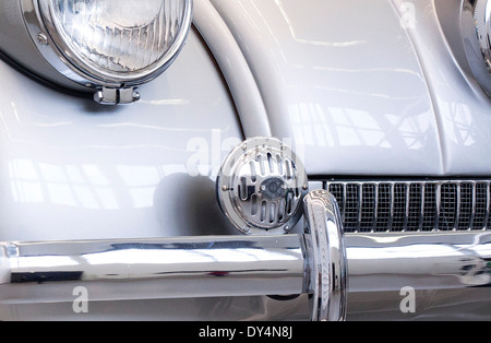 Tatra 87 Fahrzeug ausgestellt in der Design-Abteilung in der Pinakothek der Moderne in München Stockfoto