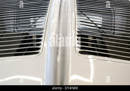 Tatra 87 Fahrzeug ausgestellt in der Design-Abteilung in der Pinakothek der Moderne in München Stockfoto