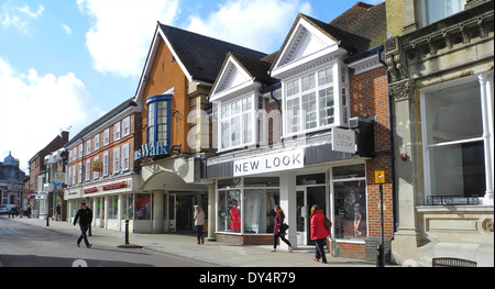 High Street in Petersfield, Hampshire Hants. Petersfield ist eine kleine Marktstadt teilweise Fußgängerzone. Stockfoto