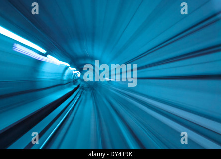 Abstrakte blauen Tunnel mit Motion blur mit hoher Geschwindigkeit Stockfoto