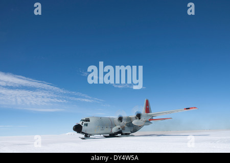 New York Air National Guard Flugzeug bietet Wissenschaftlern und liefert an Camp Raven zugunsten die Studie der globalen Erwärmung Stockfoto