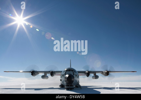 New York Air National Guard bietet Wissenschaftlern und liefert an Camp Raven zugunsten die Studie der globalen Erwärmung Stockfoto