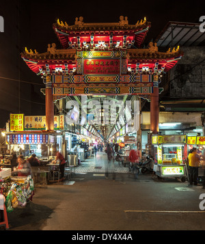 Nachtmarkt und Chiang Kai-Shek Memorial Hall, Taipei, Taiwan, Republik China Stockfoto