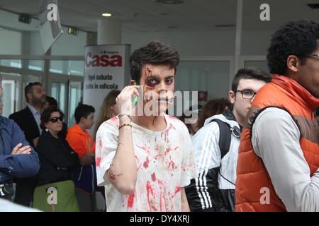 Rom, Italien. 6. April 2014. Menschen angezogen als Cosplay-Zeichen auf der Romics Messe in Rom. Bildnachweis: Gari Wyn Williams / Alamy Live News Stockfoto