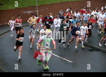 Clown führt ein Fun Run Stockfoto