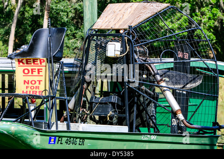 Florida-Luftboot verwendet in den Everglades wegen des flachen Bodens gesehen an der Ranger Station im Myakka State Park FL Stockfoto