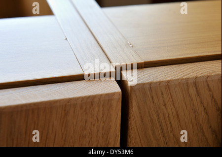 Bauen eine Küche aus bereit gemacht. Noch nicht perfekt nivelliert und aufgereiht. Stockfoto