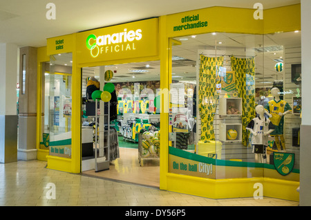 Norwich City Football Club Kanaren Store im Einkaufszentrum Chapelfield, Norwich Norfolk UK Stockfoto
