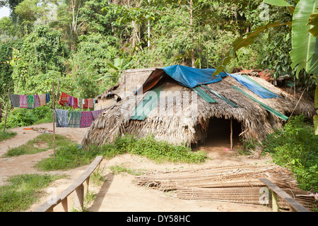 Orang Asli Dorf im Taman Negara, Malaysia Stockfoto