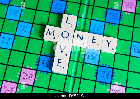 Wörter, die auf ein Scrabble-Brett geschrieben Stockfoto