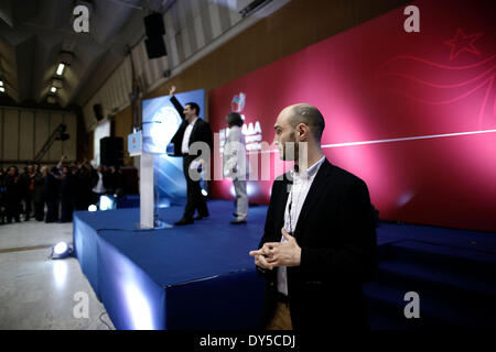 Thessaloniki, Griechenland. 7. April 2014. Der Oppositionsführer Alexis Tsipras hält Rede an SYRIZA Unterstützer und Mitglieder der Partei in Thessaloniki im Convention Center Vellidio, anderthalb Monate vor der doppelten Wahl (Kommunal- und Europawahlen) am 25 Mai. Thessaloniki, Griechenland am 7. April 2014. SYRIZA Führer Alexis Tsipras soll die Europäische Linke Kandidaten benannt werden, der Präsident der Europäischen Kommission. Bildnachweis: Konstantinos Tsakalidis/Alamy Live-Nachrichten Stockfoto