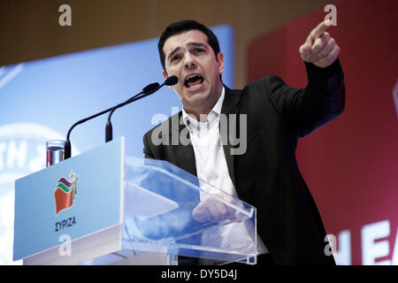 Thessaloniki, Griechenland. 7. April 2014. Der Oppositionsführer Alexis Tsipras hält Rede an SYRIZA Unterstützer und Mitglieder der Partei in Thessaloniki im Convention Center Vellidio, anderthalb Monate vor der doppelten Wahl (Kommunal- und Europawahlen) am 25 Mai. Thessaloniki, Griechenland am 7. April 2014. SYRIZA Führer Alexis Tsipras soll die Europäische Linke Kandidaten benannt werden, der Präsident der Europäischen Kommission. Bildnachweis: Konstantinos Tsakalidis/Alamy Live-Nachrichten Stockfoto