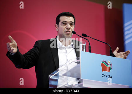 Thessaloniki, Griechenland. 7. April 2014. Der Oppositionsführer Alexis Tsipras hält Rede an SYRIZA Unterstützer und Mitglieder der Partei in Thessaloniki im Convention Center Vellidio, anderthalb Monate vor der doppelten Wahl (Kommunal- und Europawahlen) am 25 Mai. Thessaloniki, Griechenland am 7. April 2014. SYRIZA Führer Alexis Tsipras soll die Europäische Linke Kandidaten benannt werden, der Präsident der Europäischen Kommission. Bildnachweis: Konstantinos Tsakalidis/Alamy Live-Nachrichten Stockfoto