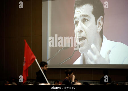 Thessaloniki, Griechenland. 7. April 2014. Der Oppositionsführer Alexis Tsipras hält Rede an SYRIZA Unterstützer und Mitglieder der Partei in Thessaloniki im Convention Center Vellidio, anderthalb Monate vor der doppelten Wahl (Kommunal- und Europawahlen) am 25 Mai. Thessaloniki, Griechenland am 7. April 2014. SYRIZA Führer Alexis Tsipras soll die Europäische Linke Kandidaten benannt werden, der Präsident der Europäischen Kommission. Bildnachweis: Konstantinos Tsakalidis/Alamy Live-Nachrichten Stockfoto