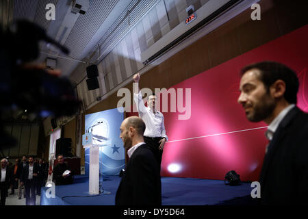 Thessaloniki, Griechenland. 7. April 2014. Der Oppositionsführer Alexis Tsipras hält Rede an SYRIZA Unterstützer und Mitglieder der Partei in Thessaloniki im Convention Center Vellidio, anderthalb Monate vor der doppelten Wahl (Kommunal- und Europawahlen) am 25 Mai. Thessaloniki, Griechenland am 7. April 2014. SYRIZA Führer Alexis Tsipras soll die Europäische Linke Kandidaten benannt werden, der Präsident der Europäischen Kommission. Bildnachweis: Konstantinos Tsakalidis/Alamy Live-Nachrichten Stockfoto