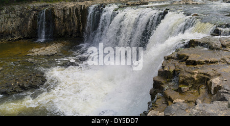 Panoramablick von Haruru Falls, in der Nähe von Paihia, Northland, Neuseeland. Stockfoto