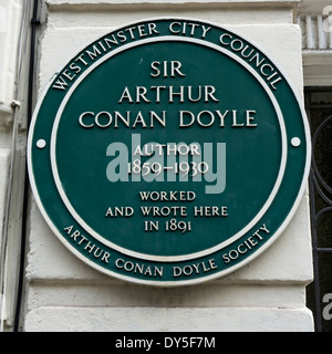 Eine grüne Plakette auf dem Anwesen von Sir Arthur Conan Doyle in der oberen Wimpole Street, London besetzt. Stockfoto