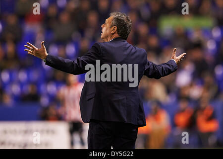 Valencia, Spanien. 7. April 2014. Cheftrainer Joaquin Caparros von Levente Basket-reagiert während der La Liga Spiel UD Levante V Athletic Bilbao am Stadion Ciutat de Valencia, Valencia. Bildnachweis: Aktion Plus Sport/Alamy Live-Nachrichten Stockfoto