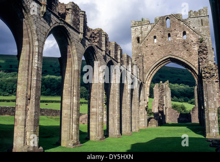 Wales, Ruinen von Llanthony Priory, in der Nähe von Abergavenny. Gegründet 1103. Stockfoto