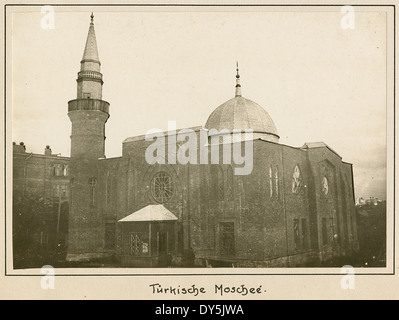 Die Tuerkische Moschee, oder türkische Moschee, besticht durch ihre charakteristische osmanische Architektur. In der Ukraine gelegen, diente sie während des Ersten Weltkriegs als religiöse und kulturelle Stätte, wobei aufgrund der strategischen Bedeutung der Region häufig Militärpersonal anwesend war. Stockfoto