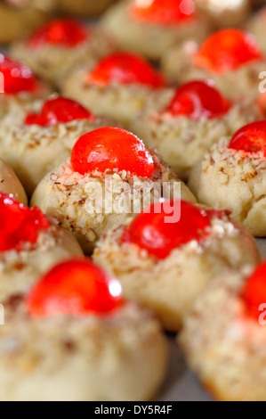 Kirsche garniert Urlaub Cookies. Stockfoto