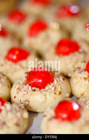 Kirsche garniert Urlaub Cookies. Stockfoto