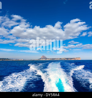 Javea mit Mongo und San Antonio Kap vom Boot im Mittelmeer Stockfoto