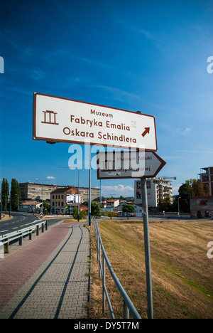 "Emalia" - Oskar Schindlers Fabrik und das Museum der zeitgenössischen Kunst - Straßenschilder, Cracow Stockfoto