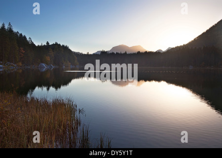 See-Hintersee im Morgengrauen, Ansicht von Hoher Goell, Ramsau, Berchtesgaden Region, Nationalpark Berchtesgaden, Oberbayern, Deutschland, Stockfoto