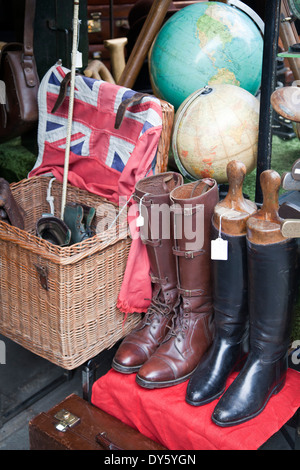 Portobello Rd Antiquitäten Markt Schausteller - London W11 - UK Stockfoto