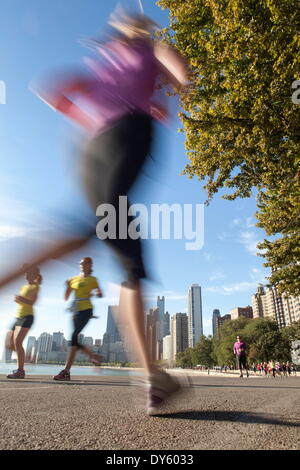 Die Hancock Tower und der Innenstadt von Skyline vom Lake Michigan und Chicago, Illinois, Vereinigte Staaten von Amerika, Nordamerika Stockfoto