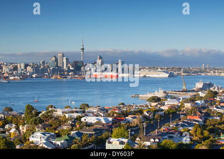 Ansicht von Devonport und Auckland Skyline, Auckland, Nordinsel, Neuseeland, Pazifik Stockfoto