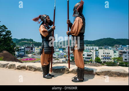 Wechsel der Wachablösung, Gongsanseong, Gongju Burg, Süd Chungcheong Provinz, Südkorea, Asien Stockfoto