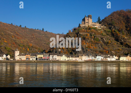 St. Goarshausen mit Katz Burg, UNESCO-Weltkulturerbe, Rhein, Rheinland-Pfalz, Deutschland Stockfoto