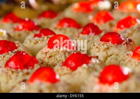 Kirsche garniert Urlaub Cookies. Stockfoto