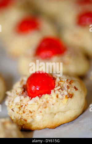 Kirsche garniert Urlaub Cookies. Stockfoto