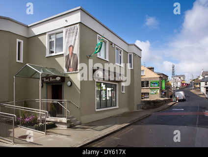 Irland, Co. Donegal, Dungloe Hauptstraße, untere Hauptstraße, Daniel O' Donnell Visitor Centre Stockfoto