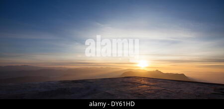 Sonnenaufgang von Adam es Peak (Sri Pada), Sri Lanka, Asien Stockfoto