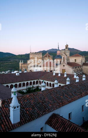 Königliche Kloster von Santa Maria de Guadalupe, UNESCO-Weltkulturerbe, Guadalupe, Cáceres, Extremadura, Spanien, Europa Stockfoto