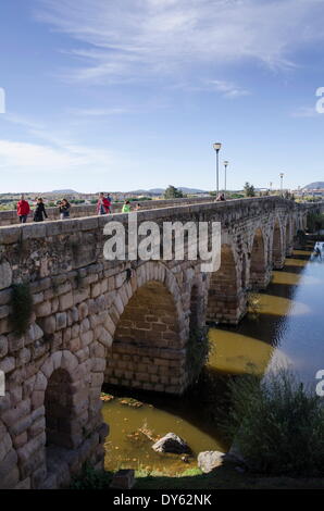 Puente Romano (Römerbrücke) in Merida, UNESCO-Weltkulturerbe, Badajoz, Extremadura, Spanien, Europa Stockfoto